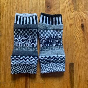 Black and white fingerless gloves